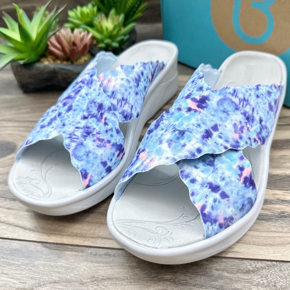 NEW Bzees Sahara Comfort Stretch Slide Wedge Sandal 8.5M 38.5 Blue Tie Dye - Picture 3 of 12